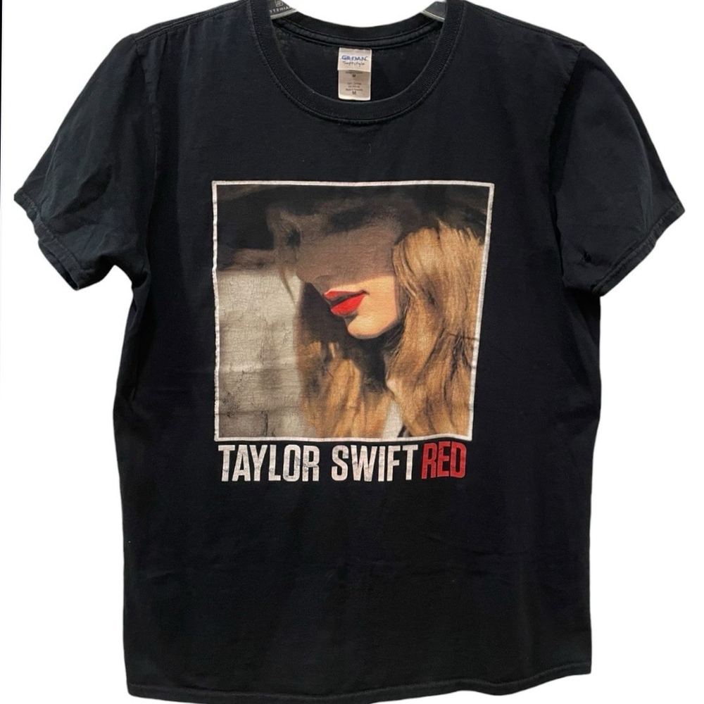 Taylor Swift Size Medium Red Tour T Shirt Gildan Short Sleeve Black READ